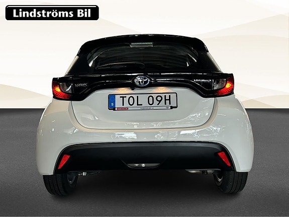 Toyota Yaris 8 of 19