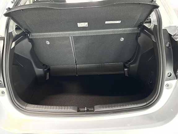 Toyota Yaris 13 of 19