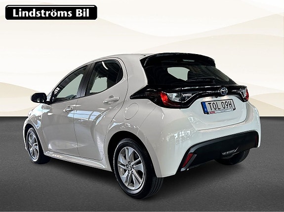 Toyota Yaris 4 of 19