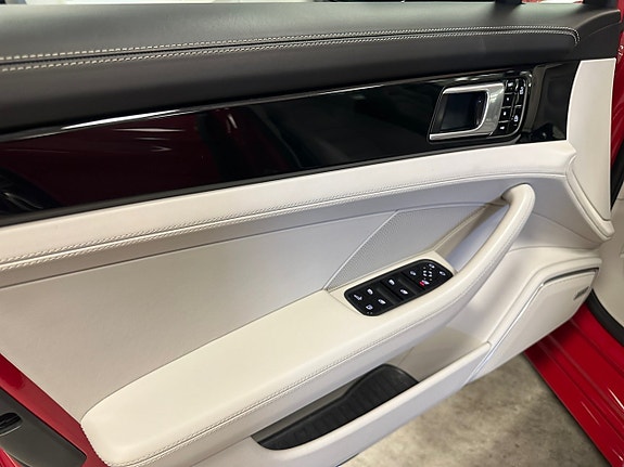 Porsche Panamera 4 9 of 17