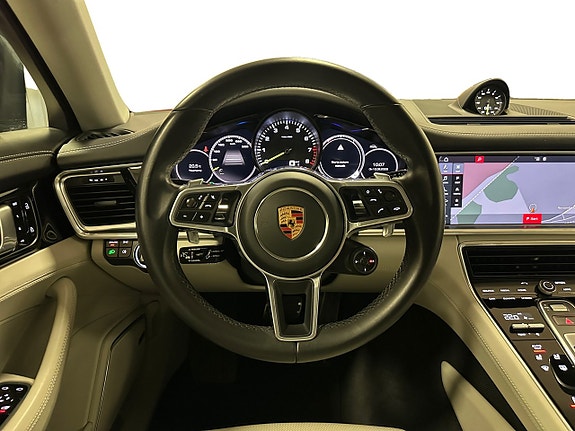 Porsche Panamera 4 15 of 17