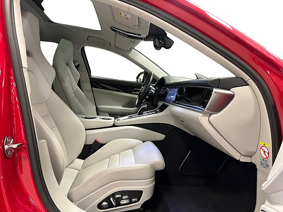 Porsche Panamera 4 13 of 17