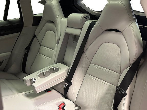 Porsche Panamera 4 16 of 17