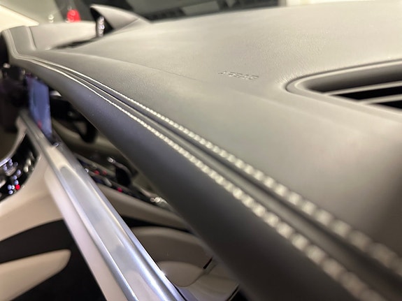 Porsche Panamera 4 14 of 17