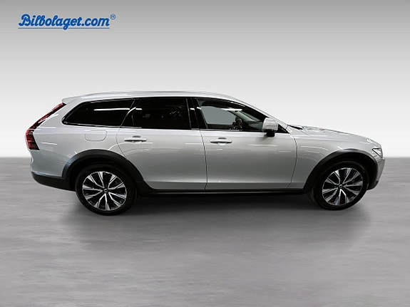 Volvo V90 Cross Country 4 of 16