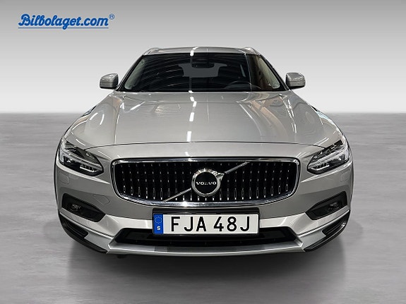 Volvo V90 Cross Country 2 of 16