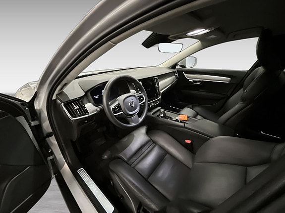 Volvo V90 Cross Country 9 of 16