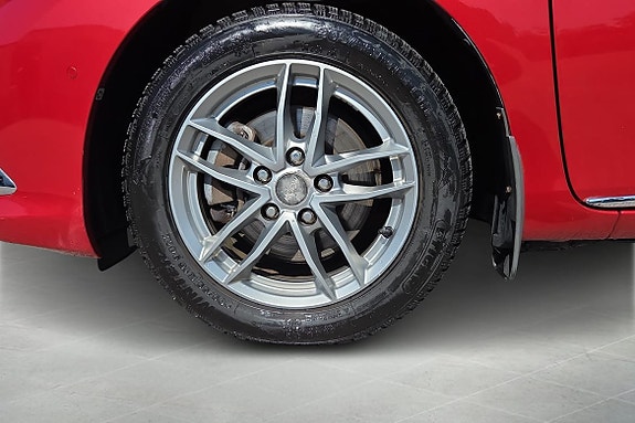 Toyota Auris 9 of 19