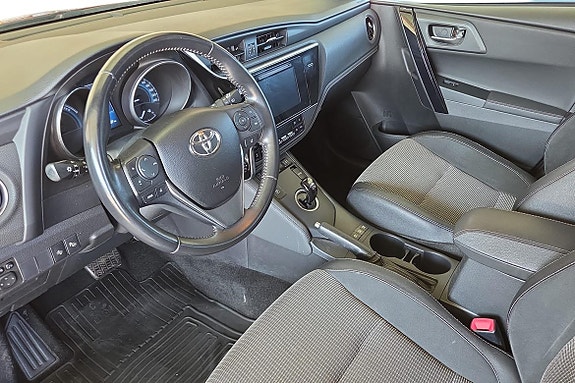 Toyota Auris 10 of 19