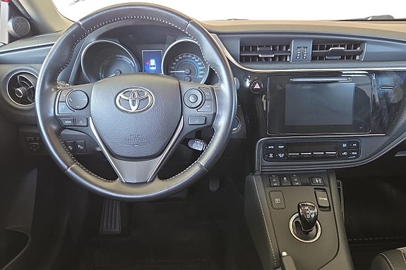 Toyota Auris 12 of 19