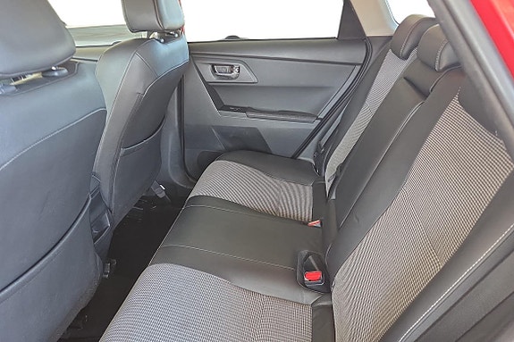 Toyota Auris 14 of 19