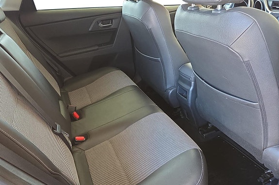 Toyota Auris 15 of 19