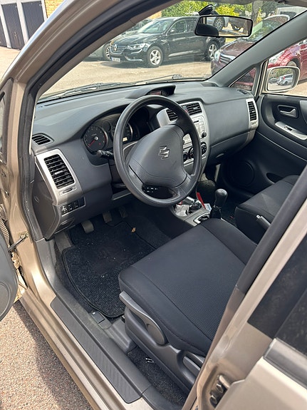 Suzuki Liana 7 of 7
