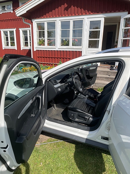 Volkswagen Passat Alltrack 4 of 8