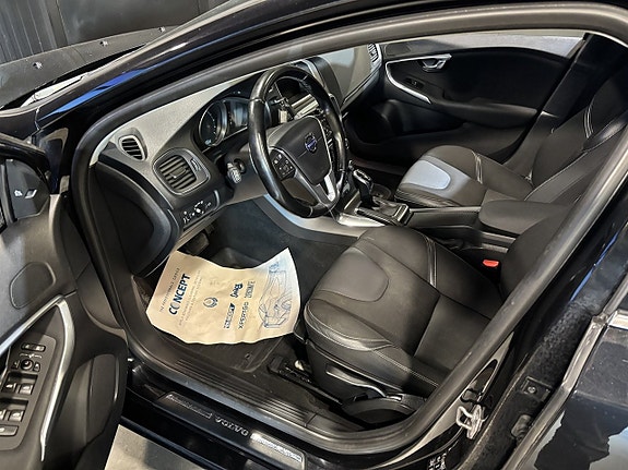 Volvo V40 7 of 26
