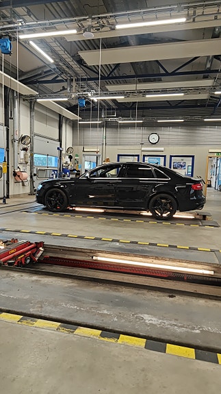 Audi S4 3 of 4