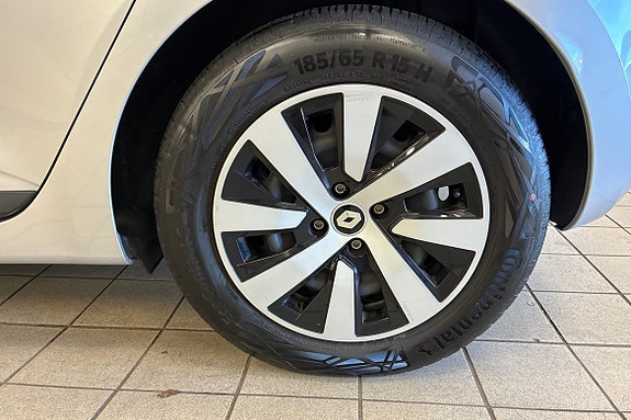 Renault Clio 17 of 21