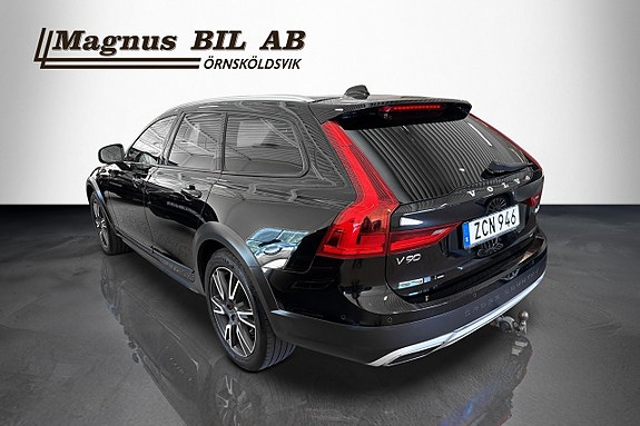 Volvo V90 Cross Country 4 of 18