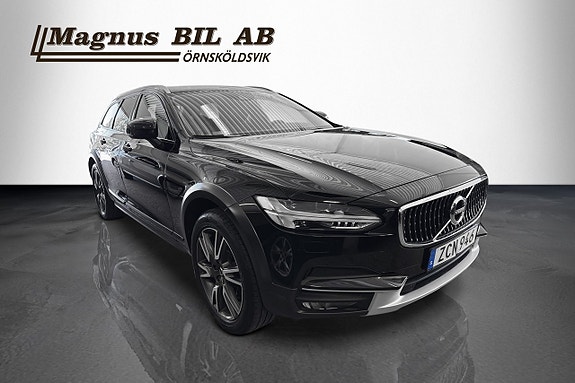 Volvo V90 Cross Country 2 of 18