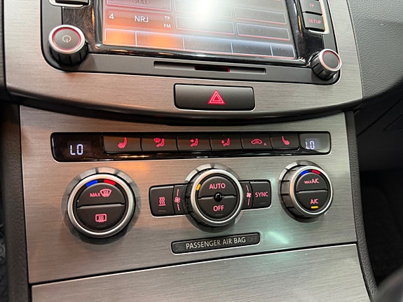 Volkswagen Passat 30 of 30