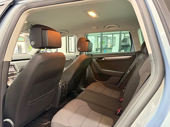 Volkswagen Passat 23 of 30