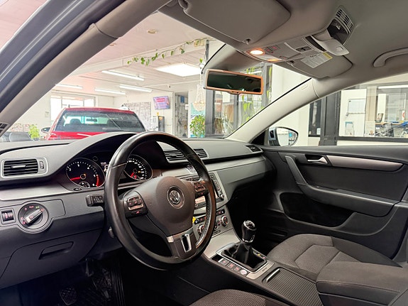 Volkswagen Passat 28 of 30