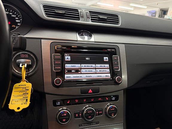 Volkswagen Passat 29 of 30