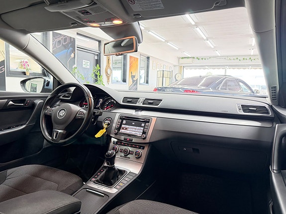 Volkswagen Passat 20 of 30