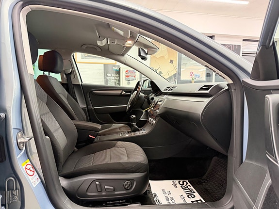 Volkswagen Passat 15 of 30