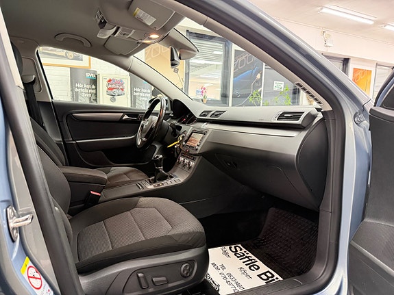 Volkswagen Passat 14 of 30