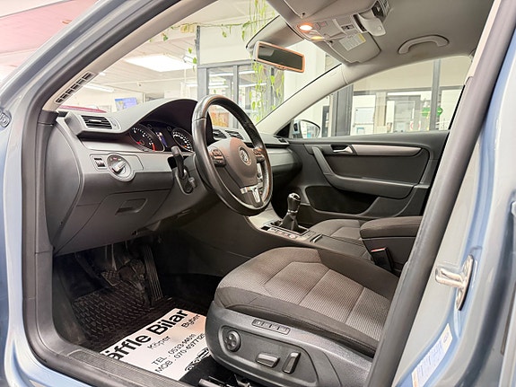 Volkswagen Passat 25 of 30