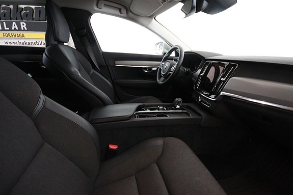 Volvo V90 Cross Country 3 of 5