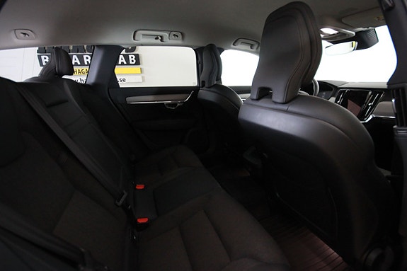 Volvo V90 Cross Country 4 of 5