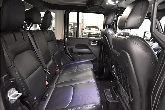 Jeep Wrangler Unlimited 13 of 21