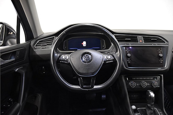 Volkswagen Tiguan 2 of 26