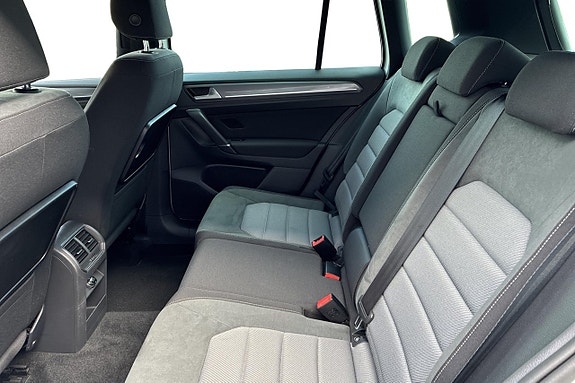 Volkswagen Golf Sportsvan 25 of 28