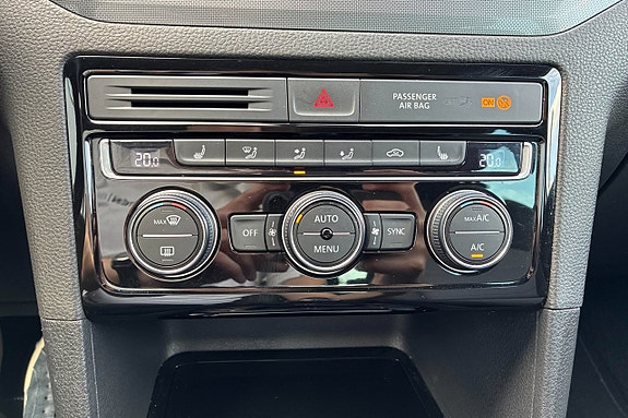 Volkswagen Golf Sportsvan 28 of 28