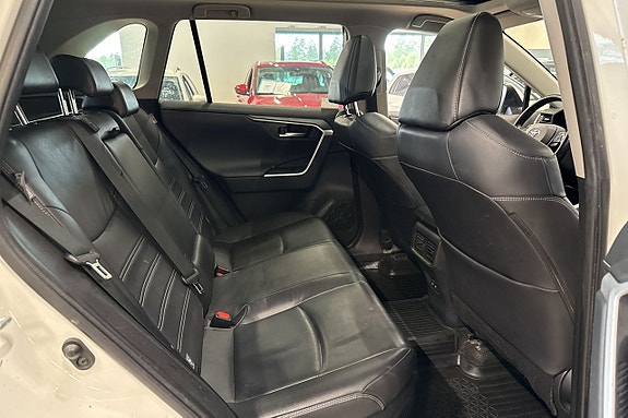 Toyota RAV4 24 of 26