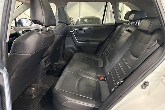 Toyota RAV4 25 of 26