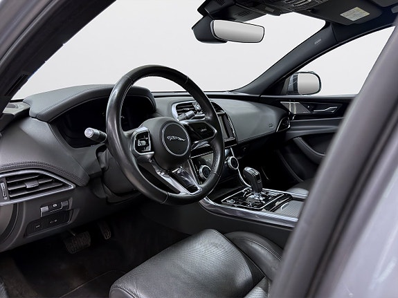 Jaguar XE 15 of 21