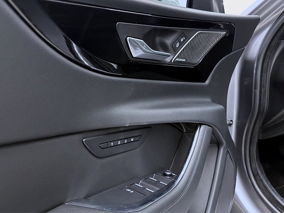 Jaguar XE 14 of 21