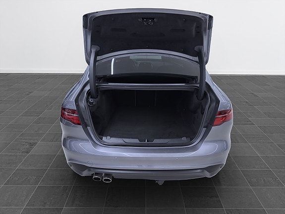 Jaguar XE 7 of 21