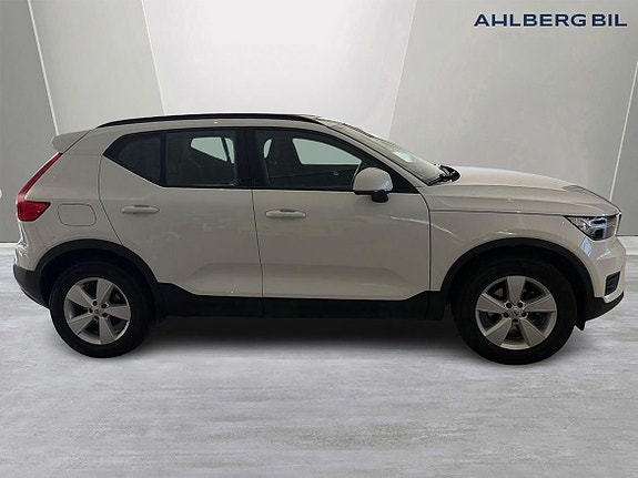 Volvo XC40 3 of 20