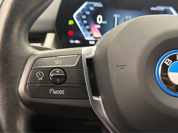 BMW iX1 25 of 30