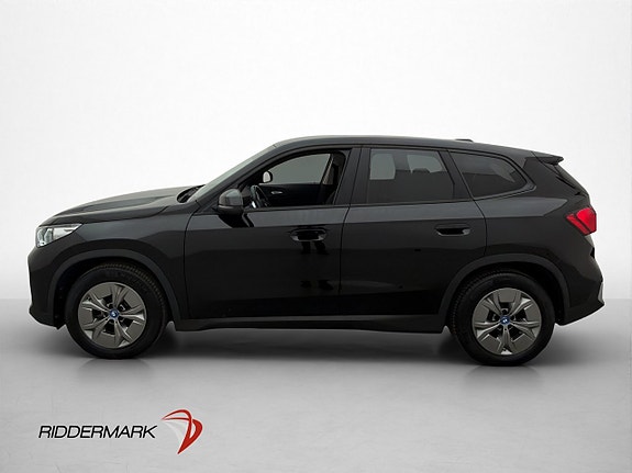 BMW iX1 3 of 30