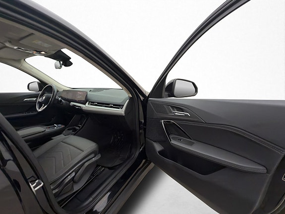 BMW iX1 10 of 30