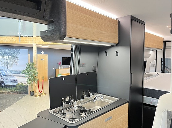 Adria TWIN SELECT 640 SGX (2027+Webasto diesel+Aut 140hk) 15 of 26