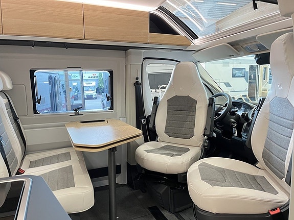 Adria TWIN SELECT 640 SGX (2027+Webasto diesel+Aut 140hk) 11 of 26