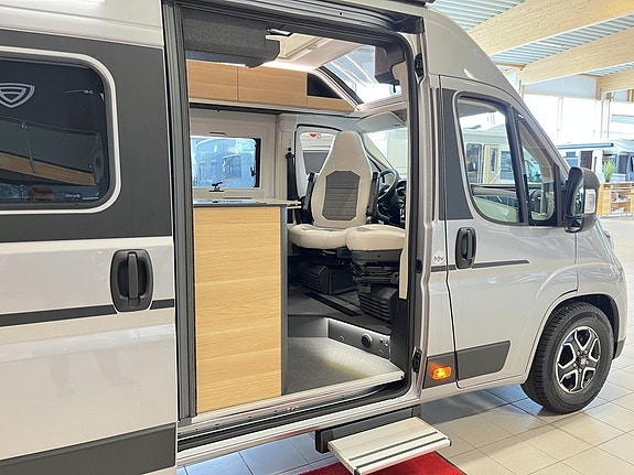 Adria TWIN SELECT 640 SGX (2027+Webasto diesel+Aut 140hk) 9 of 26