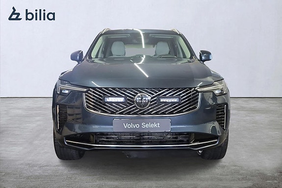 Volvo XC90 10 of 30
